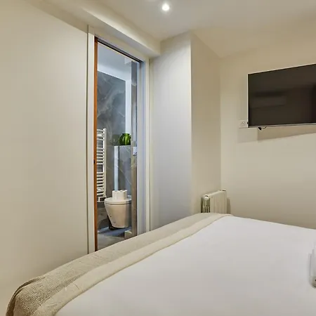 Centre De By Studioprestige * Paris