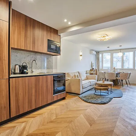Apartment Centre De By Studioprestige *