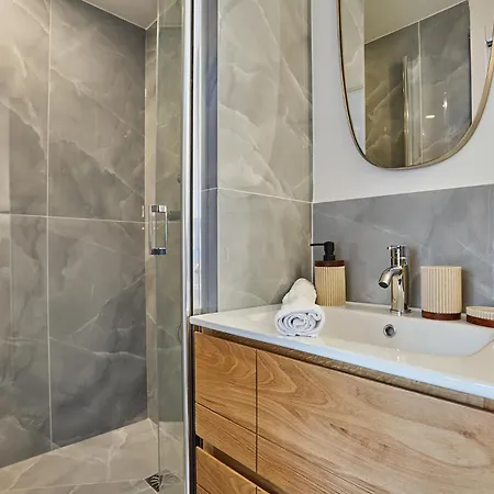 Centre De By Studioprestige パリ