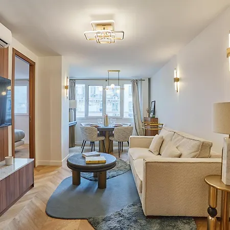 Centre De By Studioprestige パリ